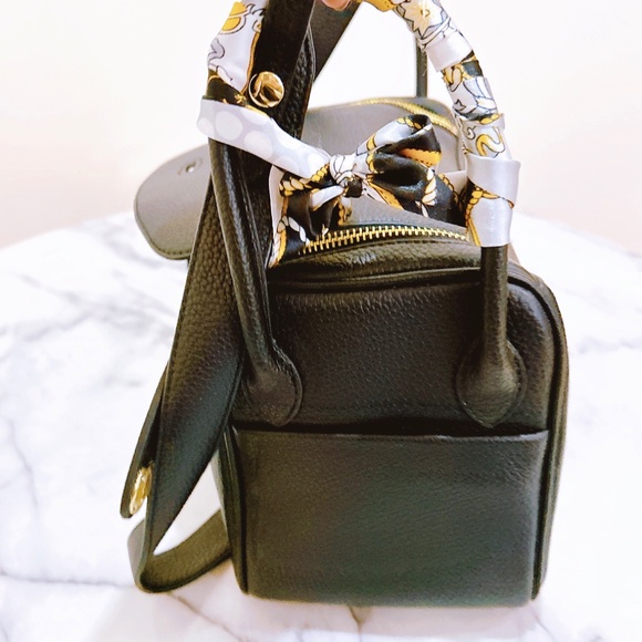 Black Boston lychee grain  crossbody bag - Picture 3 of 12